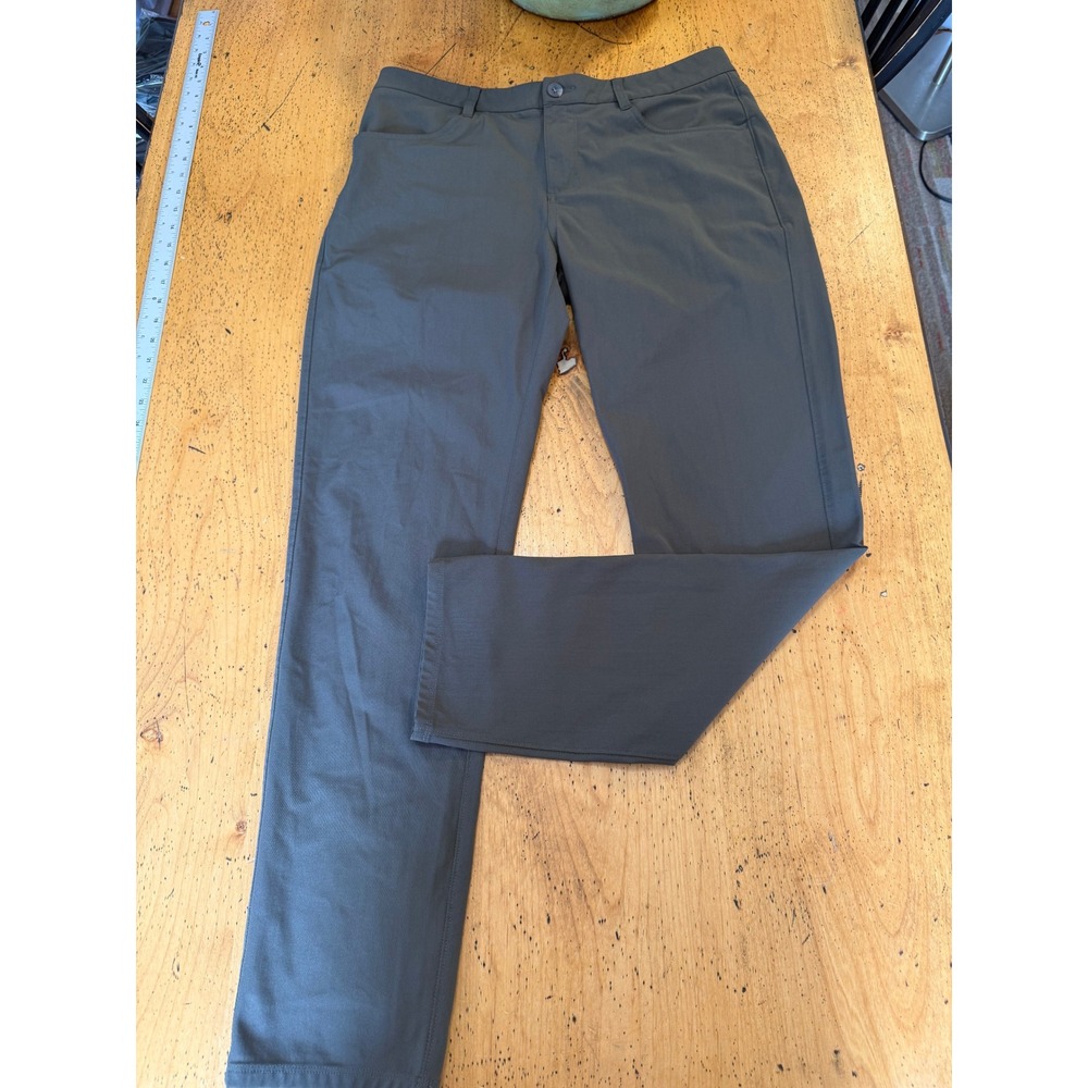 Vuori Meta Pants Size 33 Olive Green Performance Five Pocket Trousers V430